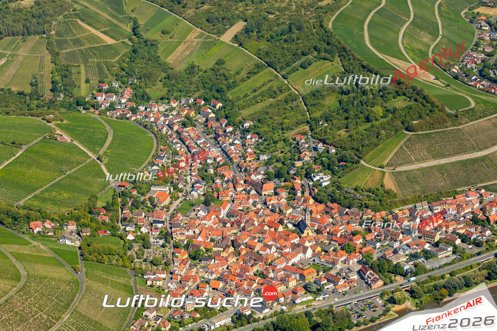 Das Luftbild zeigt :  Randersacker - Die Luftaufnahme wurde 2023 vom UL-Flugzeug aus erstellt ( keine Drohne ) - Hochauflösende Luftaufnahme - Für grossformatige Ausdrucke geeignet. Die Geschenkidee !Mit Lizenz und Bildrechte bestellbar