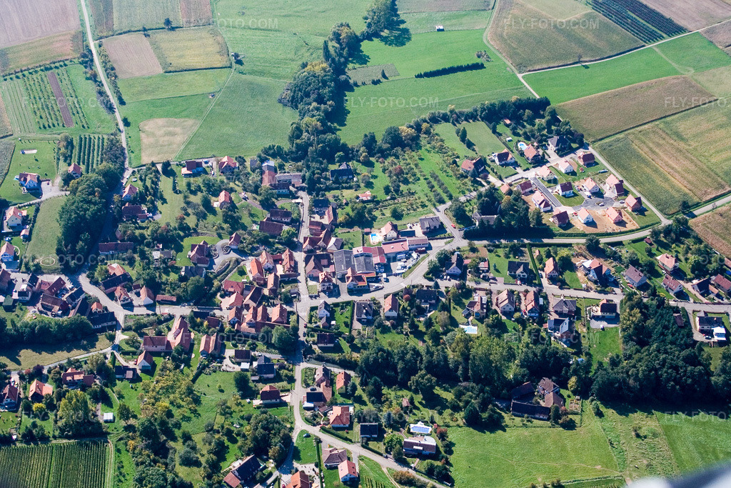 Aerial view: View of the town in Oberhoffen-lès-Wissembourg in the state Bas-Rhin, France.Photo: IMG_13611.jpg taken on 09/28/2008 by Werner Riehm/FLY-FOTO.comResolution of the original: 3405 x 2270 px