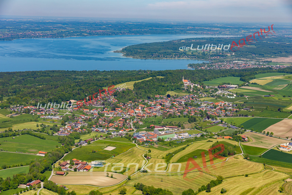 Aktuelles Luftbild von  Andechs - Die Luftaufnahme wurde 2021 mittels UL-Flugzeug erstellt ( keine Drohne ) - hochauflösende Kamera-Systeme von  Canon -Beste Qualität - Für grossformatige Ausdrucke geeignet. Die Geschenkidee !