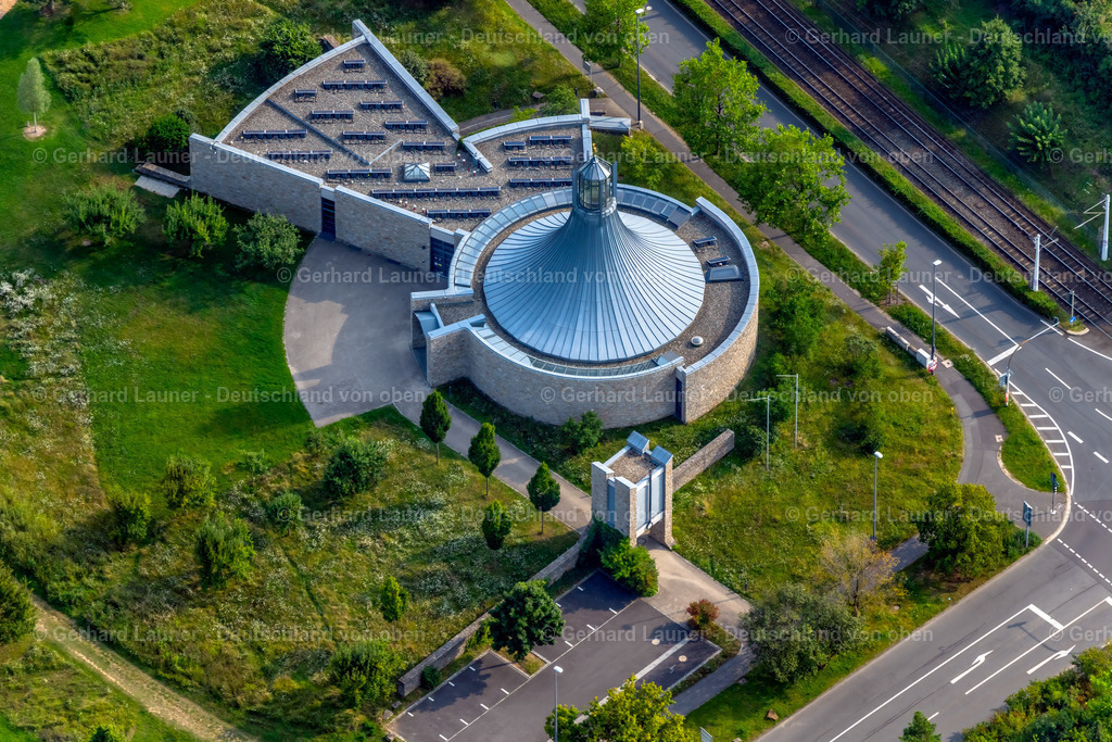 4047804 | WüRZBURG 21.08.2021 Kirchengebäude " Gethsemane-Kirche " im Ortsteil Heuchelhof in Würzburg im Bundesland Bayern, Deutschland. Weiterführende Informationen bei: Evangelisch-Lutherische Kirchengemeinde Gethsemane. // Church building " Gethsemane-Kirche " in the district Heuchelhof in Wuerzburg in the state Bavaria, Germany. Further information at: Evangelisch-Lutherische Kirchengemeinde Gethsemane. Foto: Gerhard Launer