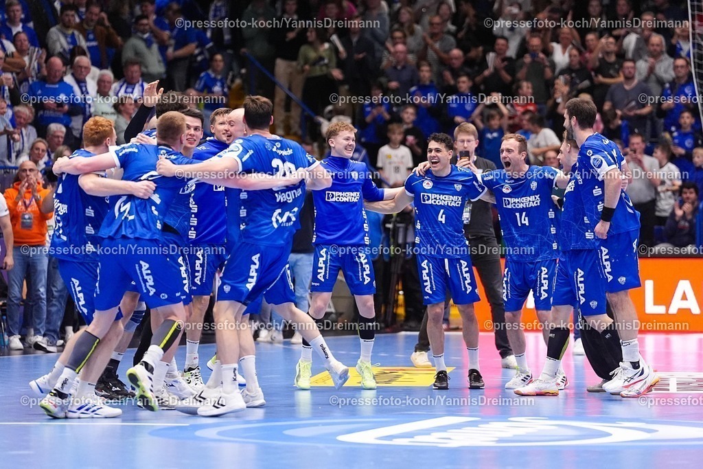 xYDRx05112501263 | 05.11.2025, xydrx, Handball, Achtelfinale DHB Pokal, TBV Lemgo Lippe - VfL Gummersbach, PHOENIX Contact-Arena: die Spieler des TBV Lemgo Lippe jubelnd nach dem Sieg