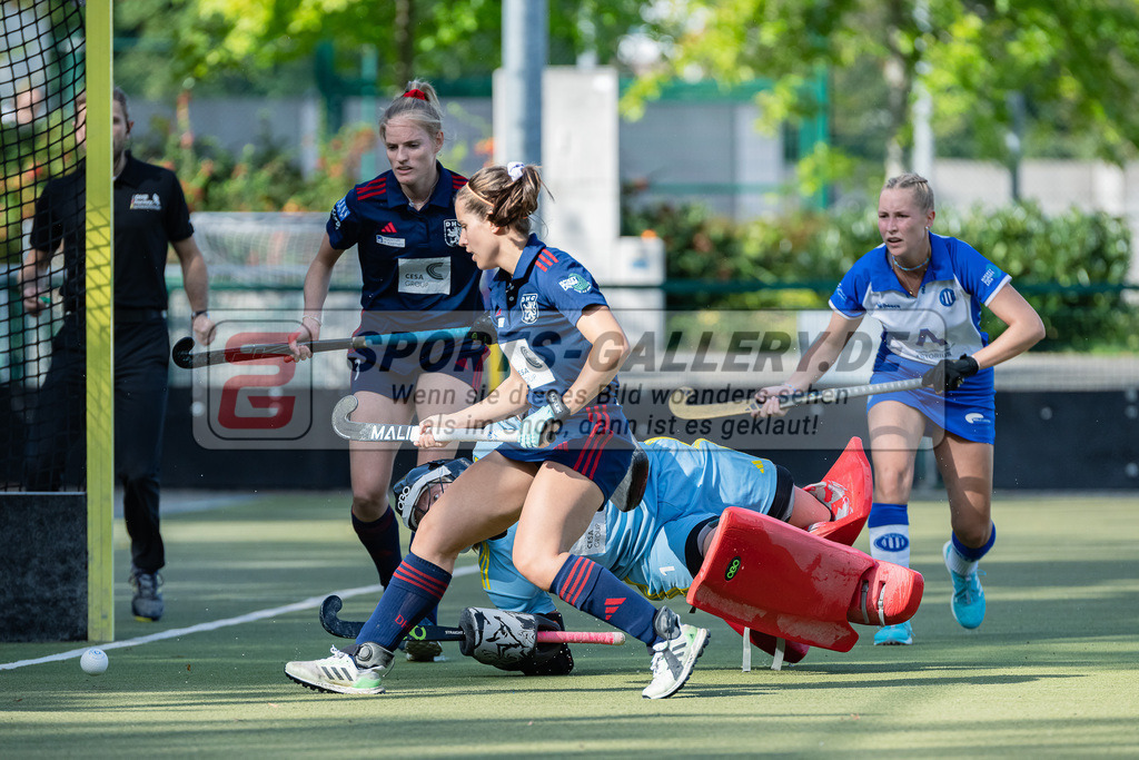 HK_20231007_105059 | 1.Bundesliga Damen Düsseldorfer HC - Großflottbeker THGC am 7.10.2023 DHC, Düsseldorf , Annika Sprink ( Düsseldorfer HC #3 ) , Femke Jovy ( Torfrau Düsseldorfer HC #1 ) , Clara Ycart ( Düsseldorfer HC #10 )