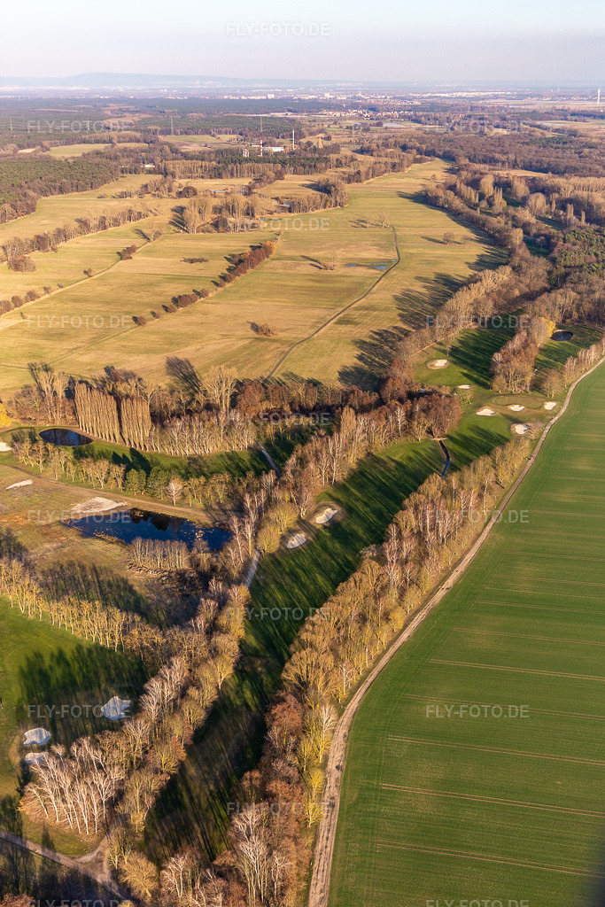 Luftbild: Gelände des Golfplatz Golf-Club Pfalz an der Weinstraße im Ortsteil Geinsheim in Neustadt im Bundesland Rheinland-Pfalz in Deutschland. Foto: IMG_126052.jpg vom 07.03.2021 durch Werner Riehm/FLY-FOTO.de