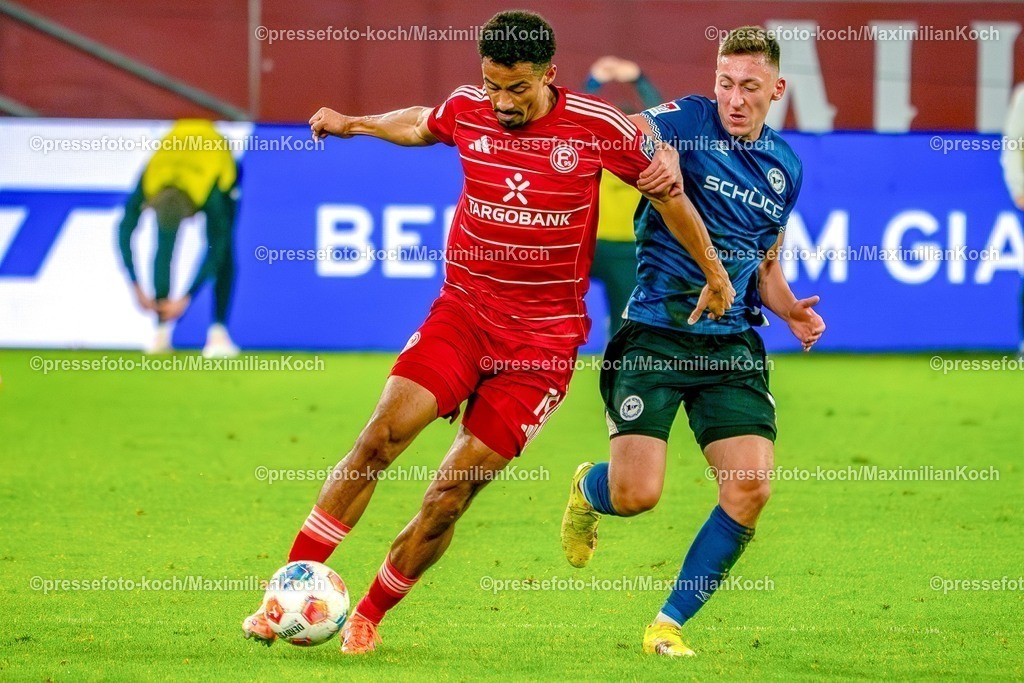 xKKUx16012601023 | 16.01.2026, xkkux, Fußball, Fortuna Düsseldorf - Arminia Bielefeld, 2. Fußball Bundesliga, Merkur Spiel-Arena, Saison 2025 2026: Emmanuel Iyoha (Fortuna Düsseldorf #19) im Zweikampf gegen  Marius Wörl (Arminia Bielefeld #38)  DFB regulations prohibit any use of photographs as image sequences and or quasi-video.