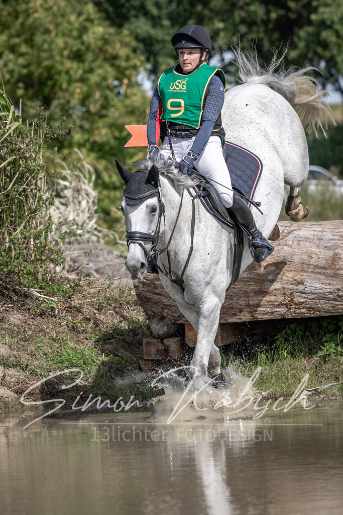 20250907-_3LI1153 | Tierfotografie Pferde, Hunde, Katzen, Haustiere.
Turnierfotografie Reitturniere, Reiten, Springreiten, Dressur in Hanau, dem Main-Kinzig-Kreis und dem Rhein-Main- Gebiet um Frankfurt