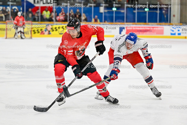 AUT, Eishockey Team Austria vs Team Czech Republic | 20.04.2024, Eishalle Linz, AUT, OEHV, Eishockeylaenderspiel, Team Austria vs Team Czech Republic, im Bild Nico Feldner (AUT) vs Jachym Kondelik (CZE)


// International Hockey League Match between Austria and Czech Republic in Linz, Austria on 2024/04/20