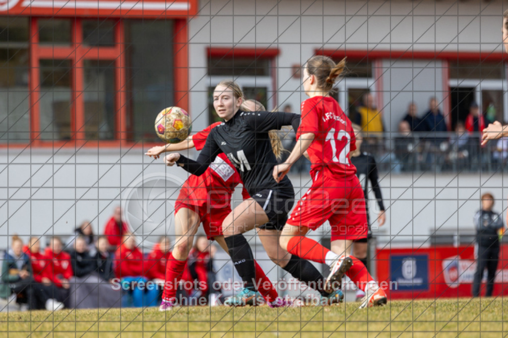 20250223_134428_0378 | #,1.FC Donzdorf (rot) vs. TSV Tettnang (schwarz), Fussball, Frauen-WFV-Pokal Achtelfinale, Saison 2024/2025, Rasenplatz Lautertal Stadion, Süßener Straße 16, 73072 Donzdorf, 23.02.2025 - 13:00 Uhr,Foto: PhotoPeet-Sportfotografie/Peter Harich
