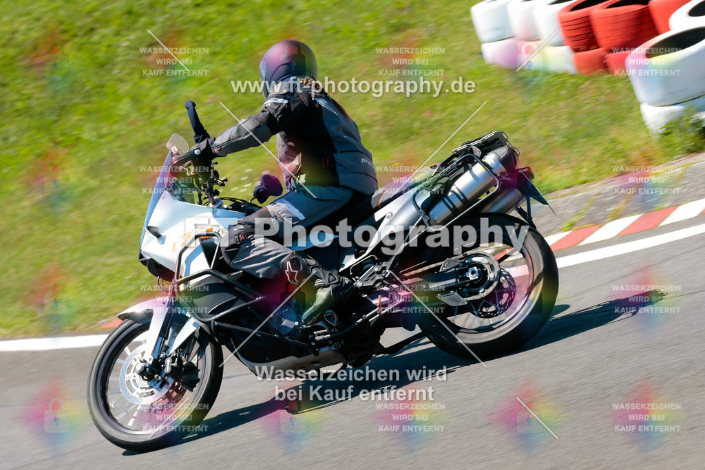 Moto-TeamOBK-22384 | Hier findet Ihr Bilder von Touristenfahrten auf der Nürburgring Nordschleife oder von anderen Veranstaltungen die ich besucht habe. Viel Spass beim Durch Schauen 