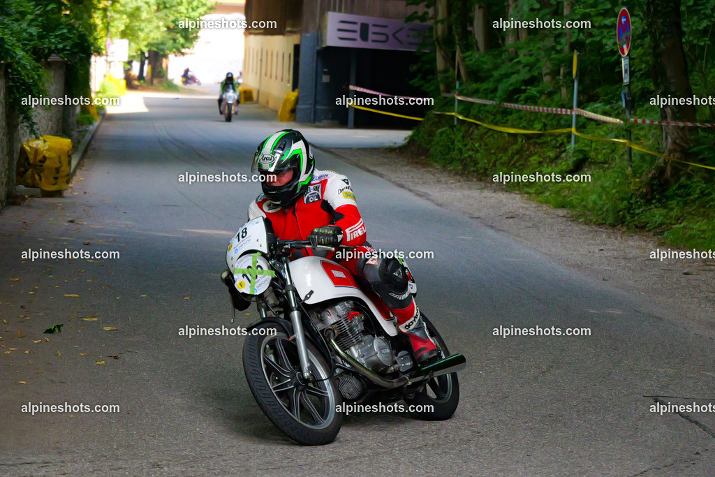 P1015542 | Erleben Sie atemberaubende, hochqualitative Fotos Ihrer Fahrt entlang der malerischen Alpenstraßen. Besuchen Sie alpineshots.com, um professionelle Aufnahmen Ihrer unvergesslichen Reise zu finden und zu kaufen - Realisiert mit Pictrs.com