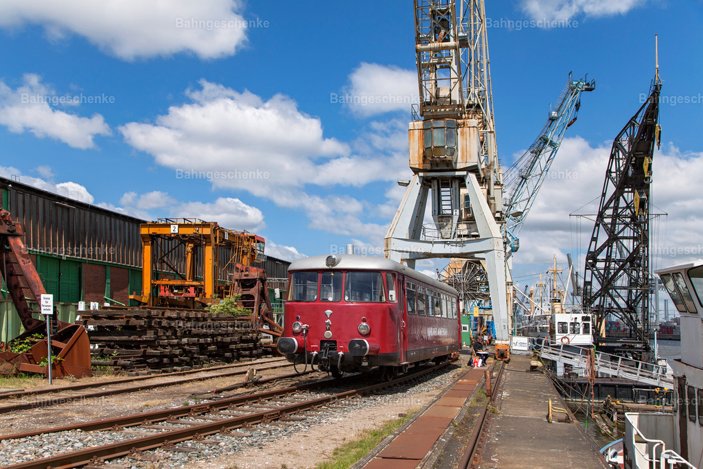 SHMVT442Veddel2p170617 | Stöbern Sie durch einzigartige Aufnahmen und finden die perfekte Aufnahme für jeden Eisenbahnentheusiast! Stellen Sie sich aus einer Reihe von Möglichkeiten wie der Druck auf Leinwände, Fotoposter, Kalender oder Magnetfotos Ihr Geschenk zusammen - Realisiert mit Pictrs.com