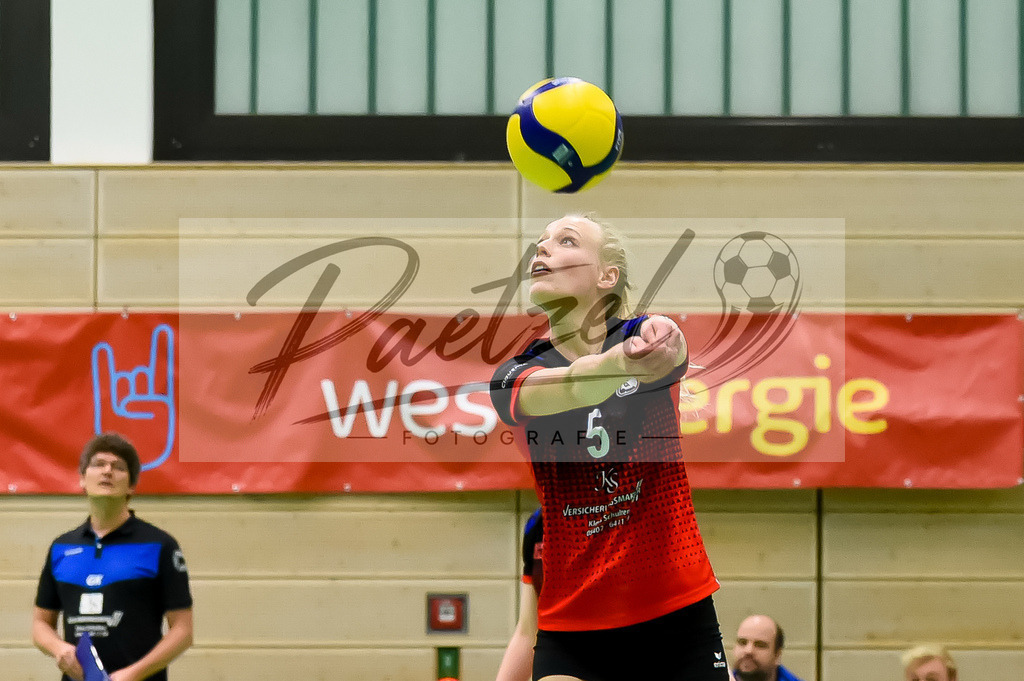 VCOBWA20211106_027 | Volleyball, Frauen:   bei dem Spiel der 3. Liga West zwischen VC Osnabrueck und SV BW Aasee in der Schlosswallhalle am 06.11.2021 in Osnabrueck, Deutschland. - Realisiert mit Pictrs.com