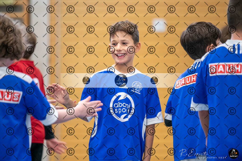 20241124_FCR-Hallenturnier-F2_2_024 | Sport und Naturfotografie von Roberto Esposito zeigt echte Momente Bewegung und die Schönheit der Natur. Ausdrucksstarke Bilder schaffen Emotionen.