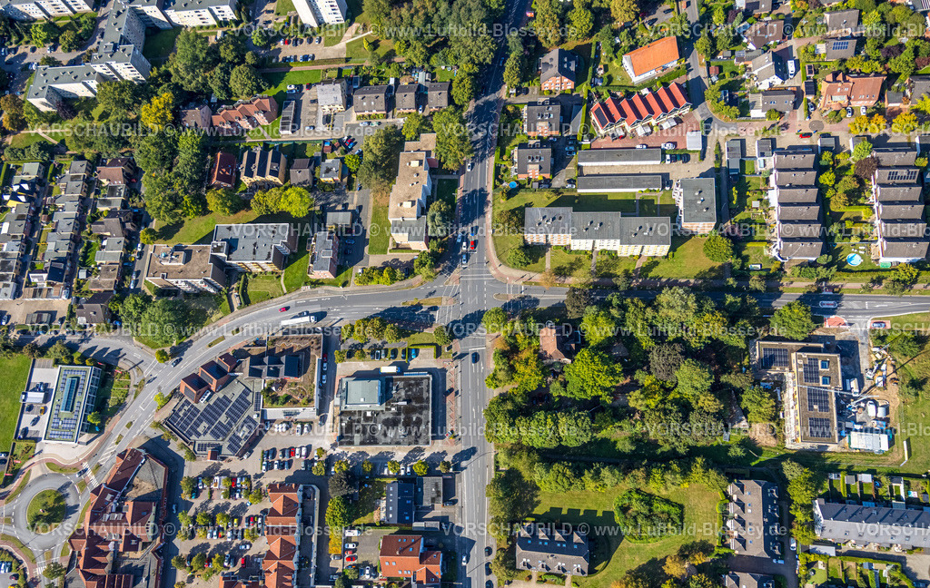 Hamm250901196 | Luftbild, Wohngebiet Straßenverkehr-Kreuzung Ostwennemarstraße und Alter Uentroper Weg, Waldstück mit Villa Kunterbunt, Uentrop, Hamm, Ruhrgebiet, Nordrhein-Westfalen, Deutschland