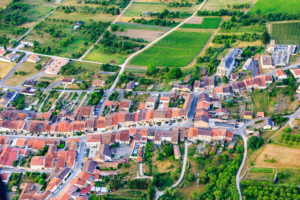 Vue aérienne: Vue de la ville depuis le nord à Bruley dans le département Meurthe et Moselle, France – .Photo: IMG_083464.jpg prise le 13/07/2015 par Werner Riehm/FLY-FOTO.eu – Résolution de l'original: 5472 x 3648 px