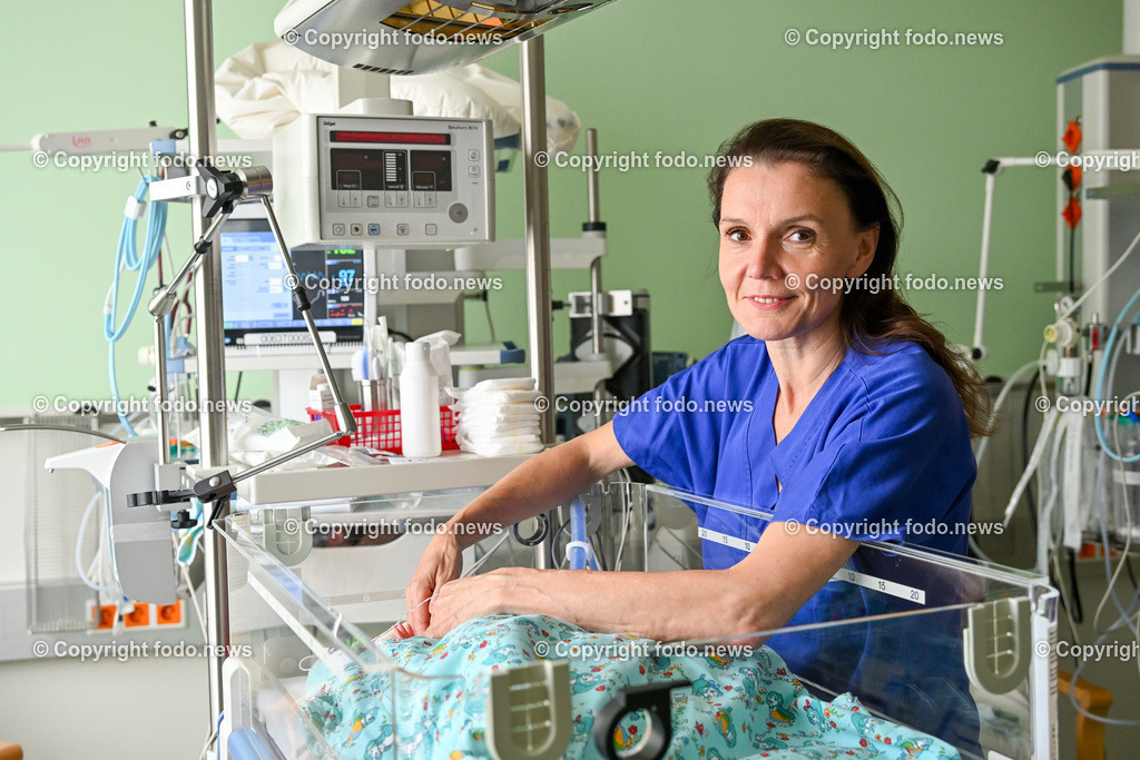 Med Campus IV_ Landesfrauen- und Kinderklinik_ Neugeborenenstation_ 06.07.2023-15 | 06.07.2023, Linz, AUT, Kepler Universitaetsklinikum Linz, Med Campus IV, Landesfrauen- und Kinderklinik, Neugeborenenstation, im Bild Nadja Haiden (Univ.-Prof.in Priv.-Doz.in Dr.in, Leiterin der Klinik für Neonatologie am Kepler Universitaetsklinikum Linz)
