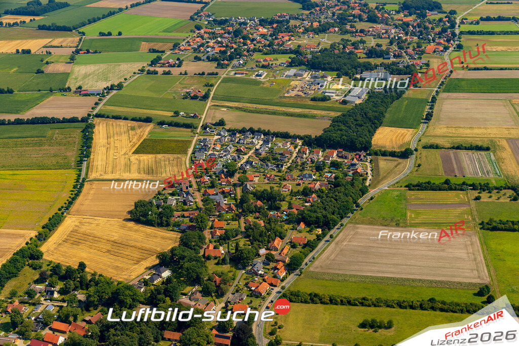 Luftbild der Stadt Quernheim - Das Luftbild wurde 2025 vom UL-Flugzeug heraus erstellt ( keine Drohnenaufnahme ) - Hochauflösende Luftaufnahme - für Wandbilder und großformatige Ausdrucke geeignet. Das besondere Geschenk!Hier alle&nbsp;Infos zur Lizenzierung der LuftaufnahmeWir fliegen auch dieses Jahr wieder in Ihre Region um Luftbilder zu erstellen.- Luftbild anfragen