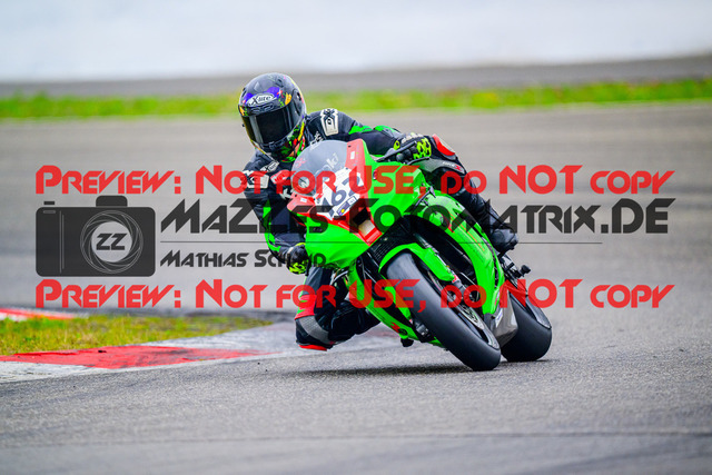 MaZZes_FotoMatrix_240717_6007705_1971 | WEISS