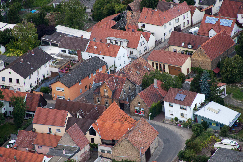 Luftbild: Roxheimer Straße im Ortsteil Bobenheim in Bobenheim-Roxheim im Bundesland Rheinland-Pfalz in Deutschland. Foto: IMG_69089.jpg vom 24.06.2014 durch Werner Riehm/FLY-FOTO.de