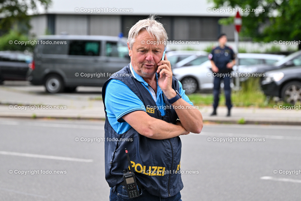 Polizeieinsatz Linz Nietzschestrasse nach Bombendrohung im Polizeigebaeude_ 22.05.2024-18 | 22.05.2024, AUT, Polizeieinsatz Linz Nietzschestrasse nach Bombendrohung im Polizeigebaeude, im Bild Heinz Oberauer (Chefinspektor)