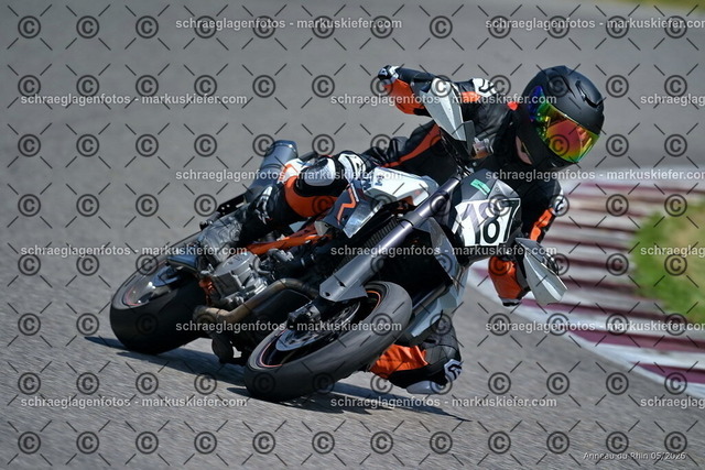 26BT02-1569 | markuskiefer.com - Realisiert mit Pictrs.com