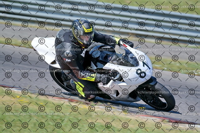 25bt04-0119 | markuskiefer.com - Realisiert mit Pictrs.com