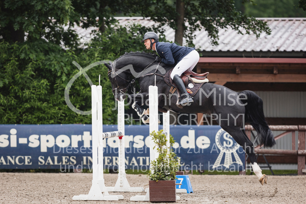 250610_Mühlen_SprPf-L1-302 | Deine schönsten Turniermomente als professionelle Fotos! Entdecke hochwertige Pferdesport-Fotografie im Online-Shop. Jetzt Fotos finden & bestellen!