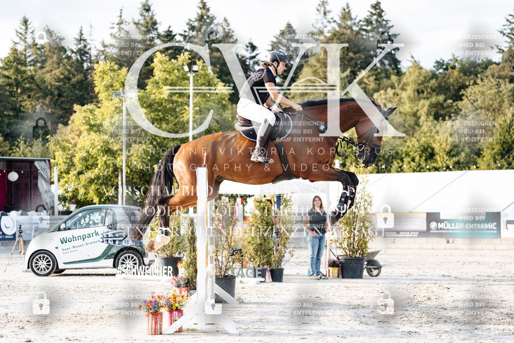 CK903483 | Turnierfotografie Pferdefotografie Trier Rheinland-Pfalz Pferdesport Reitsport Tierfotografie Sportfotografie Pferdevideo Pferdevideografie Equestrianvideography equestrianphotography  - Realisiert mit Pictrs.com