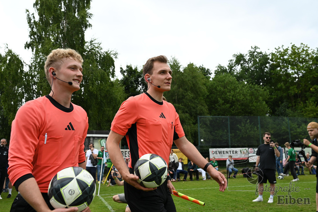 Sport-Duwe Cup | Sport-Duwe Cup Oldenburg; SSV Jeddenloh (weiß)-VFB Oldenburg (blau) am 05.07.2025 in Oldenburg (Sportanlage TuS Eversten), Photo: Philip Eiben 2025 - Realisiert mit Pictrs.com