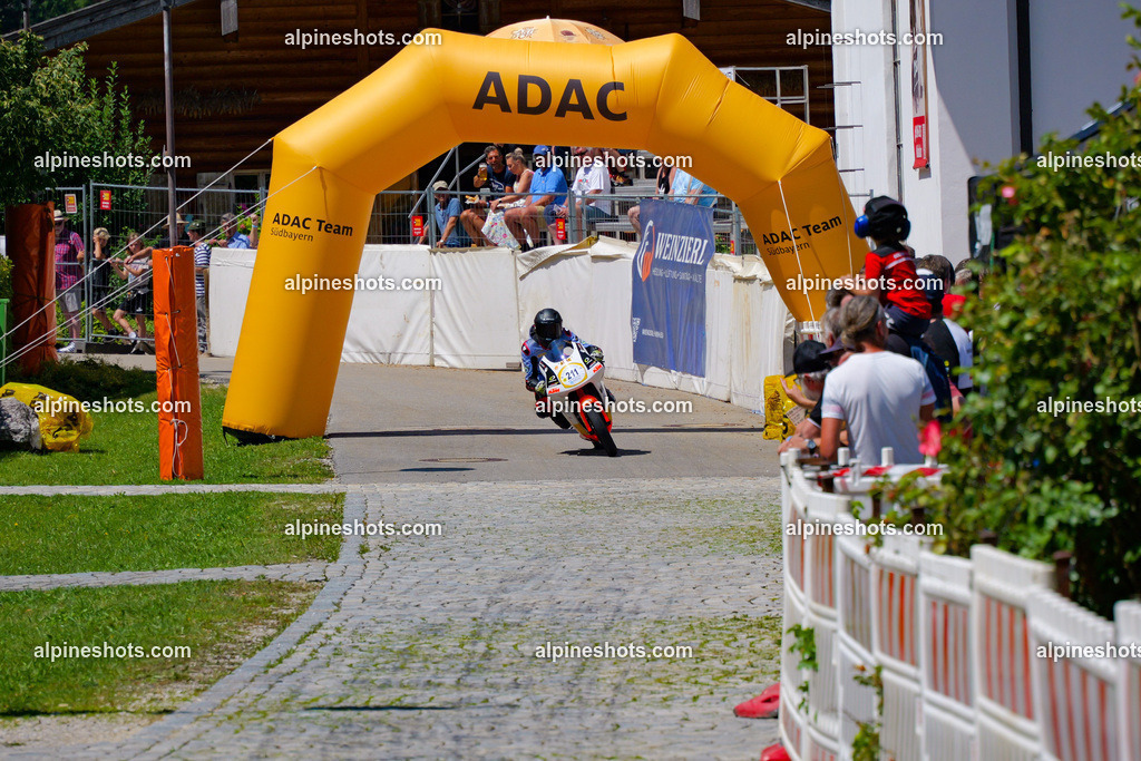 P1037023-2 | Erleben Sie atemberaubende, hochqualitative Fotos Ihrer Fahrt entlang der malerischen Alpenstraßen. Besuchen Sie alpineshots.com, um professionelle Aufnahmen Ihrer unvergesslichen Reise zu finden und zu kaufen - Realisiert mit Pictrs.com