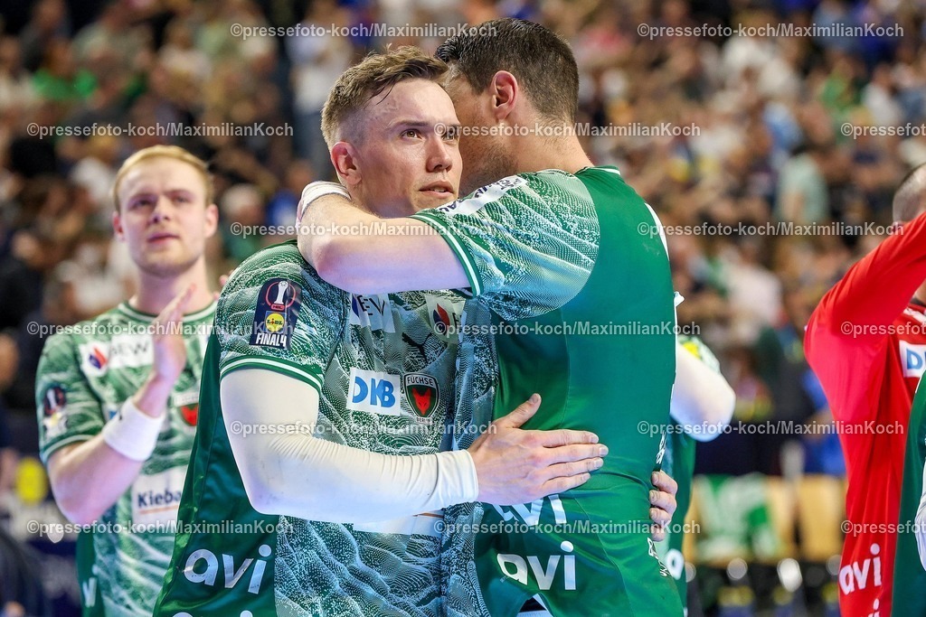 xSSCx18042601034 | 18.04.2026, xsscx, Handball, DHB-Pokal Lidl Final4, TBV Lemgo-Lippe - Füchse Berlin, Saison 2025 / 2026 Herren, Lanxess Arena: Die Mannschaft der Füchse Berlin feiert den Sieg über den TBV Lemgo - Lasse Andersson (Füchse Berlin #11) Photo: xSandraxScherningxPressefotoKochx
