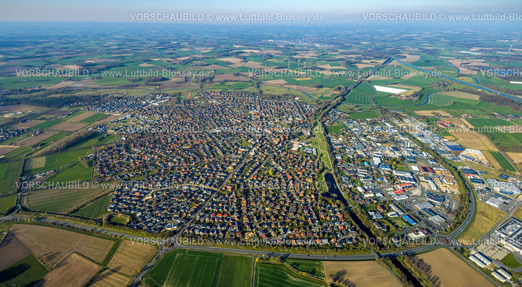 Olfen250405690 | Luftbild, Ortsansicht Übersicht Wohngebiet Olfen, umgeben von Wiesen und Feldern, rechts Alte Fahrt und Gewerbegebiet, Olfen-Stadt, Olfen, Münsterland, Nordrhein-Westfalen, Deutschland