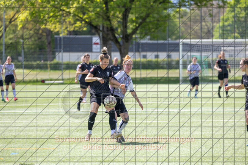 20250427_122615_0492 | Laura Schnabel (Göppinger SV #19)1.Göppinger SV (weiß) vs. TSV Ruppertshofen (schwarz), Fußball, Frauen-Regionenliga 3 - Bezirk WfV, 21. Spieltag, Saison 2024/2025, Kunstrasenplatz Nord, Hohenstaufenstr. 116, 73033 Göppingen, 27.04.2025 - 11:00 Uhr,Foto: PhotoPeet-Sportfotografie/Peter Harich