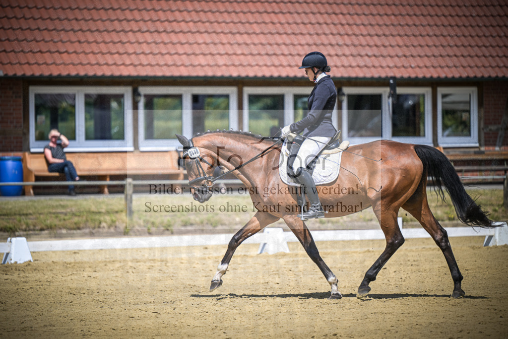 DOS_4500 | Entdecke hochwertige Reitturnierfotos von Foto Oger. Professionell, emotional und authentisch – jetzt Lieblingsmomente im Shop bestellen.Deutschlandweite Turnierfotografie. - Realisiert mit Pictrs.com