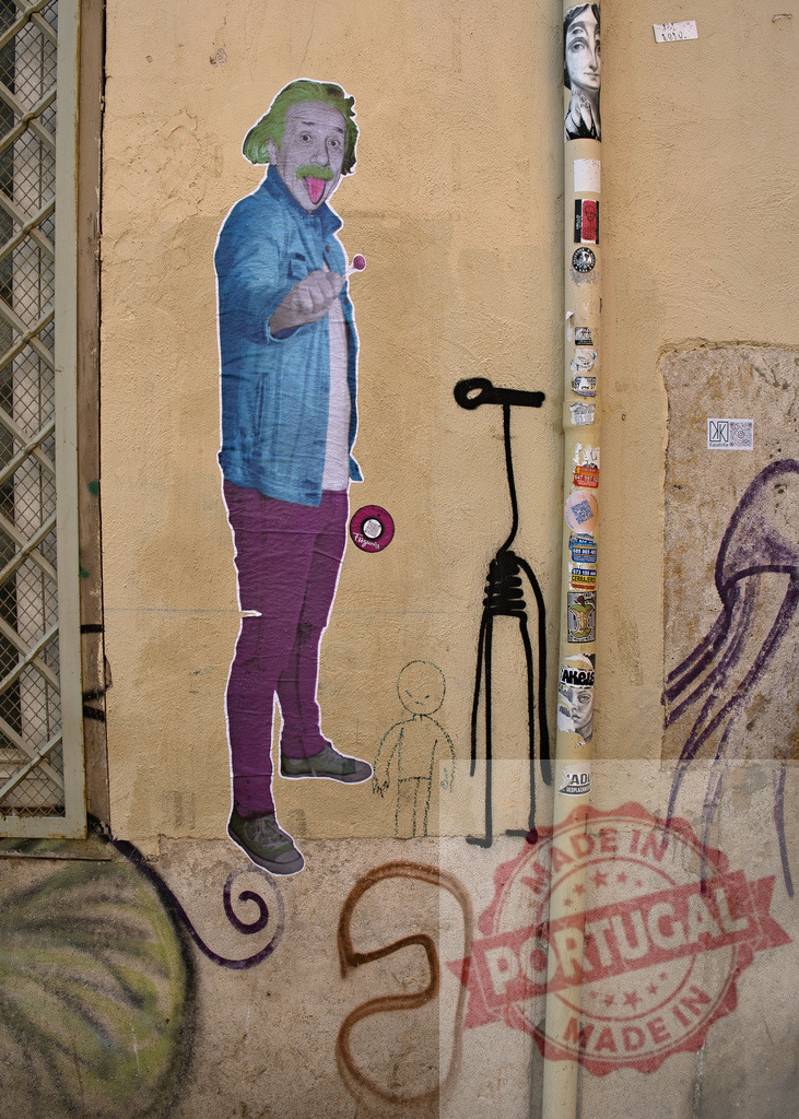 Albert Einstein street art sticking out tongue | Albert Einstein wheatpaste street art playfully sticking out his tongue on an urban wall - Realisiert mit Pictrs.com