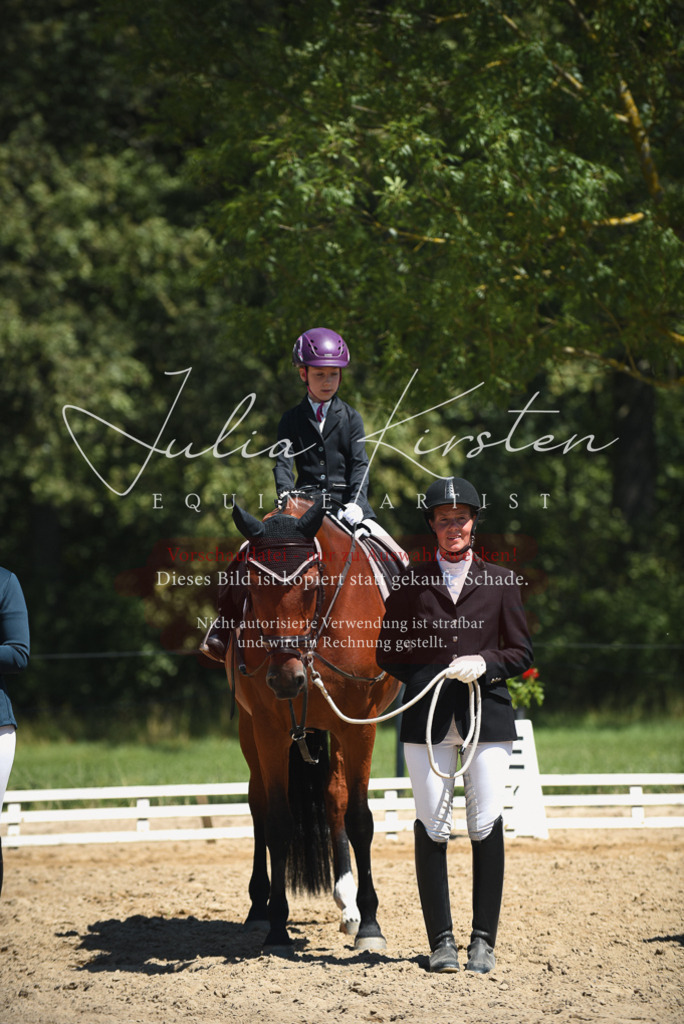 DSC_1892 | Pferde- und Turnierfotografie in Westsachsen. Pferdeportraits, Auftragszeichnungen und intuitive Kunst.