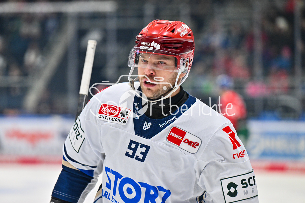 Augsburger Panther - Schwenninger Wild Wings | AUGSBURG, GERMANY - 02. JANUARY: im Bild  Sebastian UVIRA (Schwenninger Wild Wings 93) / Einzelfoto / Freisteller während dem Match zwischen den Augsburger Panthern und den Schwenninger Wild Wings am 35. Spieltag der Penny DEL im Curt Frenzel Stadion