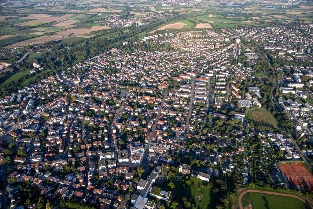 Luftbild: Ortsansicht von Westen in Kehl im Bundesland Baden-Württemberg in Deutschland. Foto: IMG_137826.jpg vom 18.08.2023 durch Werner Riehm/FLY-FOTO.de
