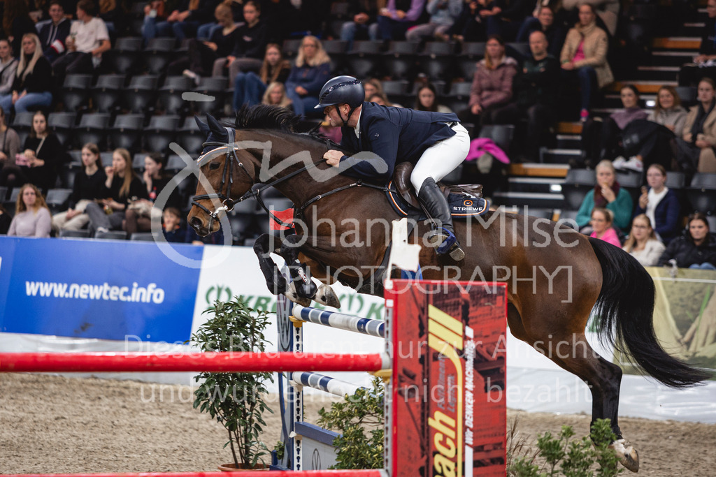 241102_Oldenburg_FinaleWaldbach-101 | Deine schönsten Turniermomente als professionelle Fotos! Entdecke hochwertige Pferdesport-Fotografie im Online-Shop. Jetzt Fotos finden & bestellen!