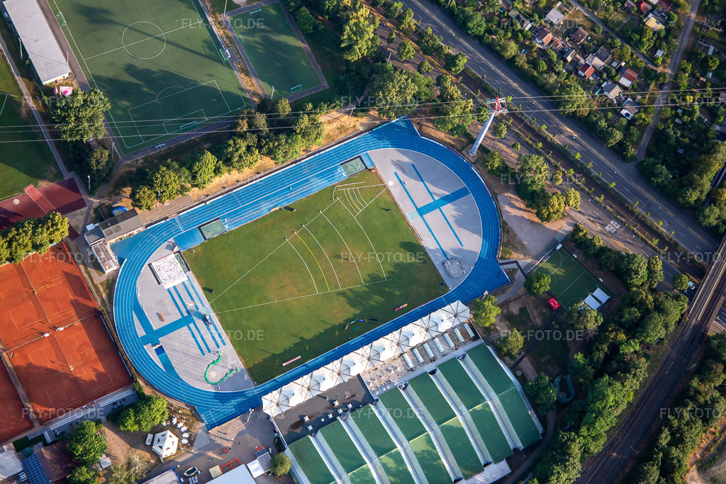 Luftbild: Olympiastützpunkt Leichtathletik mit Michael-Hoffmann-Stadion im Ortsteil Neckarstadt-Ost in Mannheim im Bundesland Baden-Württemberg in Deutschland. Foto: IMG_136901.jpg vom 24.06.2023 durch Werner Riehm/FLY-FOTO.deMannheimer Turn- und Sportgesellschaft 1899 e.V