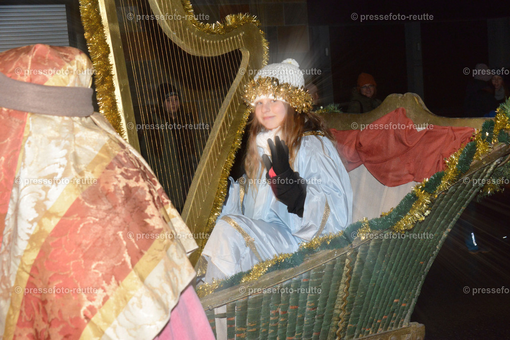 -news-2022-Dez05-Nikolo-Einzug-Lechaschau-WTV_6221 | Info aus dem Bezirk Reutte/Ausserfern Tirol sowie eine umfangreiche Bilddatenbank über die gesamte Region: Lechtal, Talkessel Reutte, Tannheimertal, Zwischentoren. Lech, Plansee, Zugspitze, Grenztunnel, B179, Fernpassstraße, Verkehr, Lawinen, Tradition, - Realisiert mit Pictrs.com