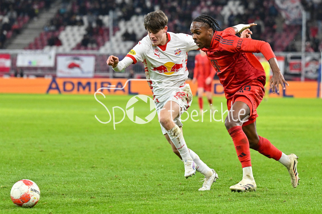 RB Salzburg - FC Bayern München | Im Duell Zeteny JANO (RB Salzburg 32) und Mathys TEL (FC Bayern Muenchen 39) / Zweikampf / Testspiel: RB Salzburg - FC Bayern Muenchen, Red Bull Arena am 06.01.2025