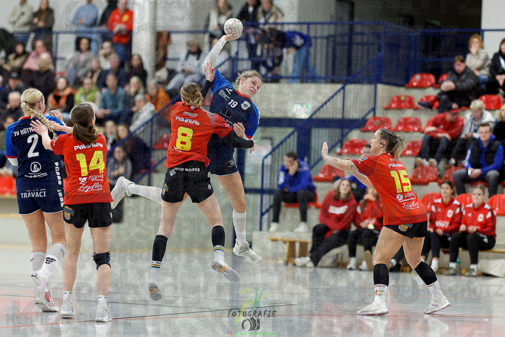 Frauen Regionalliga (HHV); HSG Wettenberg - TV Hüttenberg | Frauen Regionalliga (HHV); HSG Wettenberg - TV Hüttenberg am 06.12.2025 in Launsbach (Wettenberg) (Halle GS Launsbach (Wettenberg))Photo © 2025 - Jörg Heinrich - Realisiert mit Pictrs.com