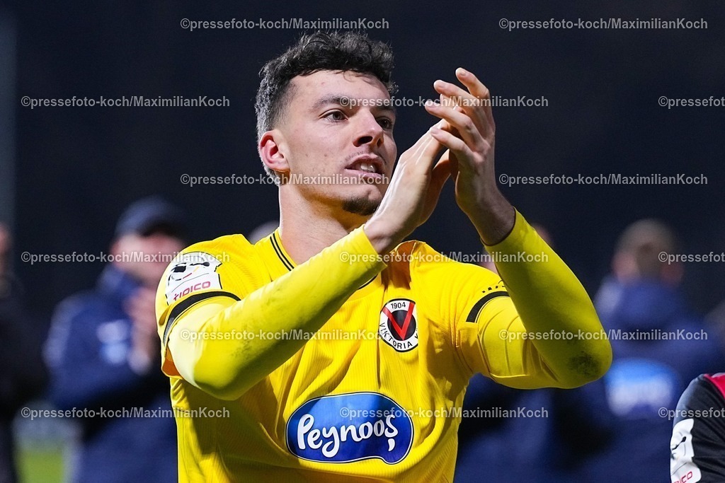 xYDRx23012601056 | 23.01.2026, xydrx, Fußball, 3.Liga, FC Viktoria Köln - 1.FC Saarbrücken, Saison 2025 2026, Sportpark Höhenberg: Arne Schulz (FC Viktoria Köln #27) freut sich über den 2:0 Sieg    DFB regulations prohibit any use of photographs as image sequences and or quasi-video. Photo: xYannisxDreimannxPressefotoKochx