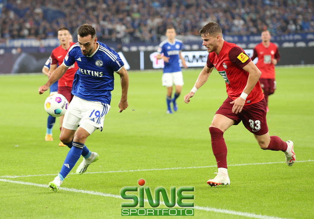 2.Fussball-Bundesliga  :  FC Schalke 04----1.FC Kaiserslautern    2.Sptg. | 05.08.2023  Fussball,GER, Saison 2023/2024;   2.Bundesliga;        2. Spieltag
FC Schalke 04---1.FC Kaiserslautern :  Spielszene mit Kenan Karaman (19/S04)  und Jan Elvedi (33/1.FCK).


DFL REGULATIONS PROHIBIT ANY USE OF PHOTOGRAPHS AS IMAGE SEQENCES AND/OR QUASI-VIDEO. - Realisiert mit Pictrs.com