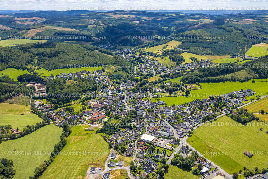 Sundern240709087 | Luftbild, Ortsteil Wohngebiet Stockum in hügeliger Waldlandschaft, Stockum, Sundern, Sauerland, Nordrhein-Westfalen, Deutschland