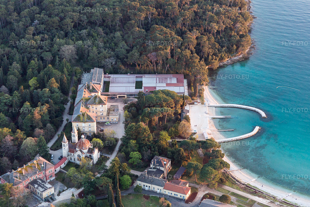 Vue aérienne: Vue de la ville à Rovinj dans le département Gespanschaft Istrien, Croatie. Photo: IMG_106195.jpg prise le 13/04/2018 par Werner Riehm/FLY-FOTO.eu – Résolution de l'original: 5472 x 3648 px