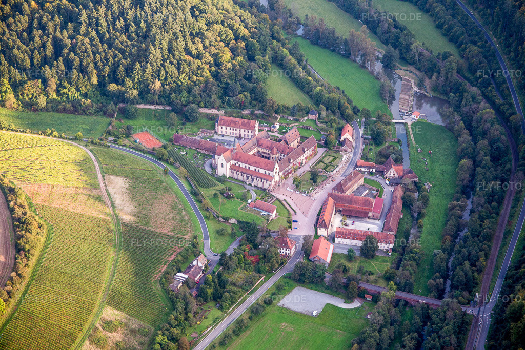 Luftbild: Gebäudekomplex des Kloster Bronnbach mit Abteigarten und Abteikirche Mariä Himmelfahrt im Ortsteil Bronnbach in Wertheim im Bundesland Baden-Württemberg in Deutschland. Foto: IMG_073613.jpg vom 26.09.2014 durch Werner Riehm/FLY-FOTO.de