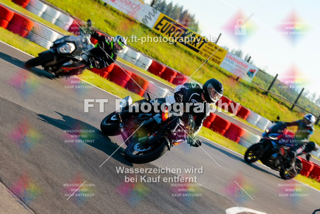 Moto-TeamOBK-21088 | Hier findet Ihr Bilder von Touristenfahrten auf der Nürburgring Nordschleife oder von anderen Veranstaltungen die ich besucht habe. Viel Spass beim Durch Schauen 