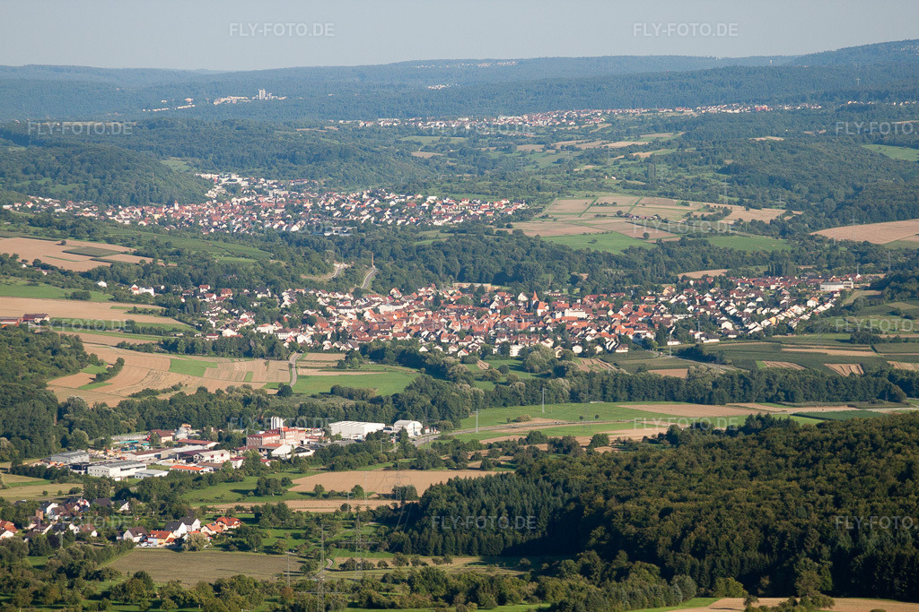 Luftbild: Ortsansicht aus Nordwesten im Ortsteil Ellmendingen in Keltern im Bundesland Baden-Württemberg in Deutschland. Foto: IMG_32399.jpg vom 21.08.2010 durch Werner Riehm/FLY-FOTO.de