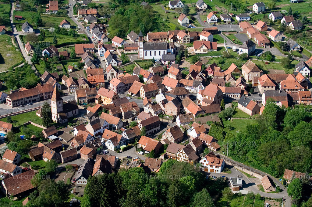 Aerial view: Village view in Weiterswiller in the state Bas-Rhin, France.Photo: IMG_10872.jpg taken on 05/12/2008 by Werner Riehm/FLY-FOTO.comResolution of the original: 3151 x 2100 px